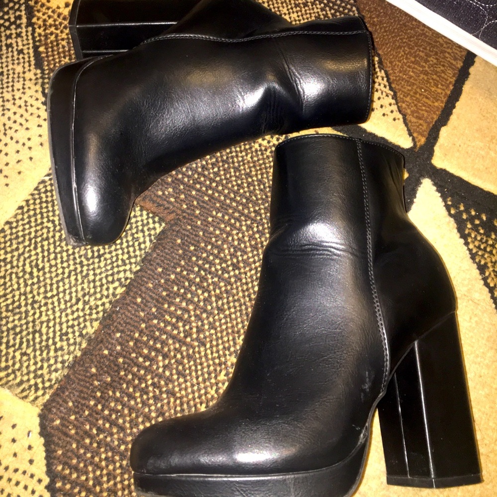 Block heeled ankle boots